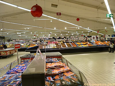 Hypermarché, rayon fruits & légumes, désert, dernier dimanche de Noël 2014, 19h30