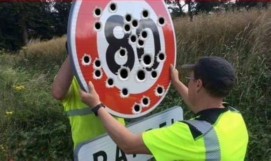 Panneau limitation à 80 km/h, en braille