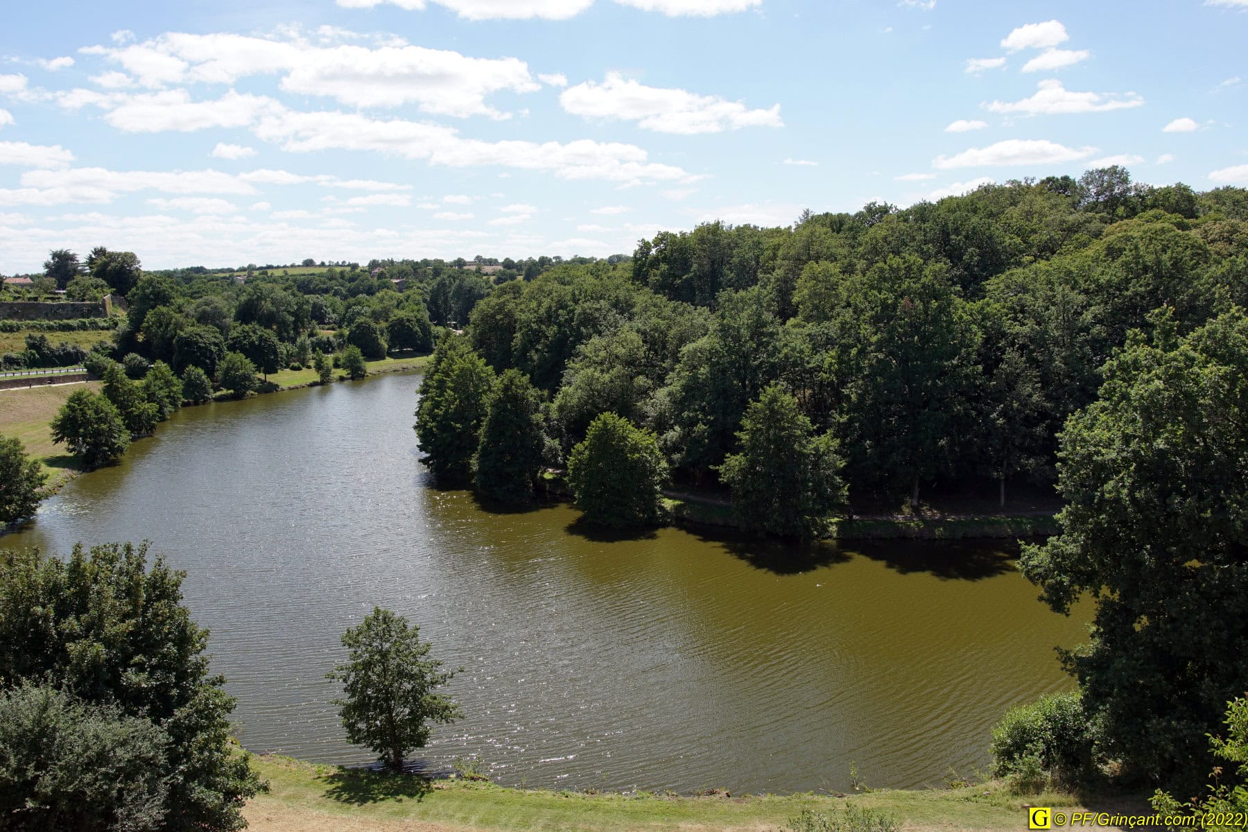 Sèvre Niortaise — Vue du Château de Tiffauges