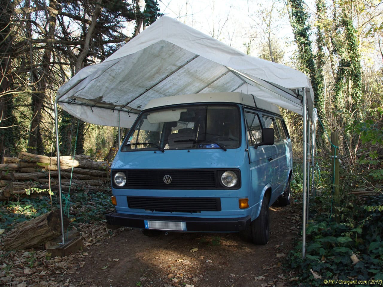 Combi VW sous abri, en forêt - 11/2017