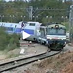 TGV brûlé remorqué