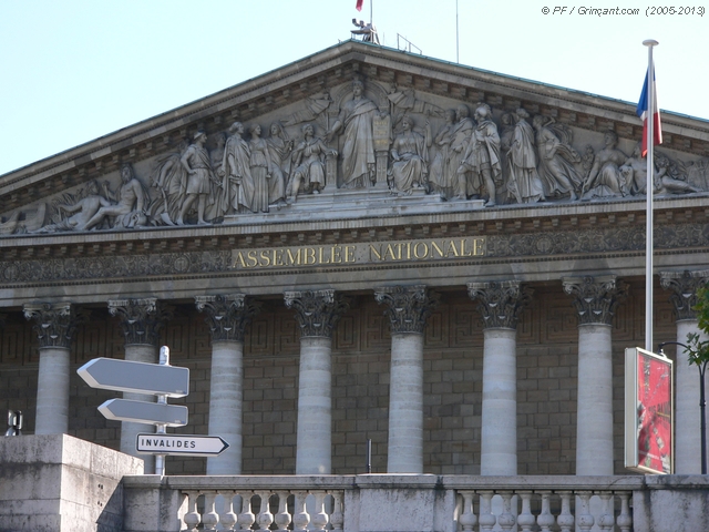 Assemblée nationale : pour les invalides, suivez la flèche Assemblée nationale : pour les invalides, suivez la flèche