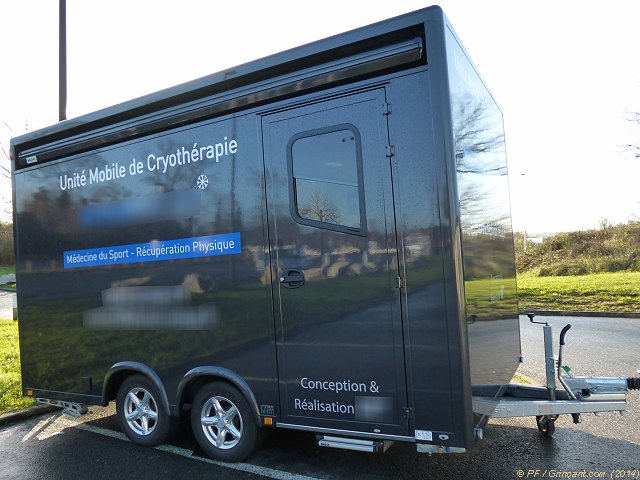 Unité Mobile de Cryothérapie, côté fenêtre porte