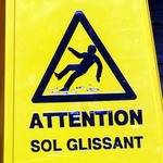 Panneau "Attention sol glissant"