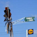 De Terres et Eaux à Lidl, en France, pas en Grèce Éolienne Terres & Eaux + Enseigne Lidl