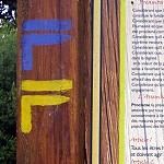 Repères chemin de randonnée sur panneau DUDH&DUDE