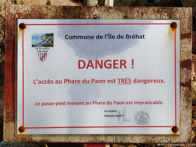 Pancarte "Danger ! L'accès au Phare du Paon est TRÈS dangereux"