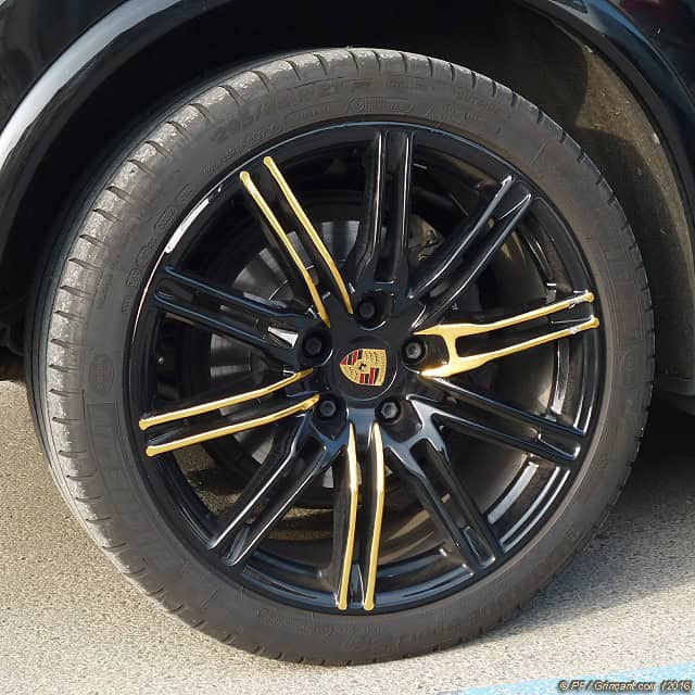 Roue arrièe gauche Porsche Cayenne pour amateur d'or