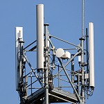 Antennes téléphonie mobile 4G/3G en haut d'un pylône