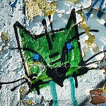 Tête de chat, tag sur un mur de banlieue