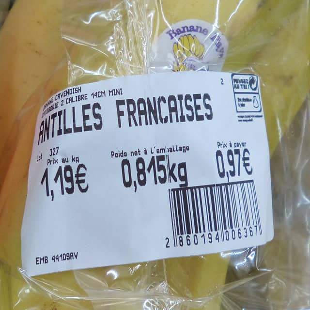 Les Bananes Fraîches Sont Prêtes à être Vendues Sur Les étals De