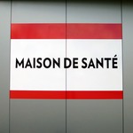 Pancarte "MAISON DE SANTÉ"