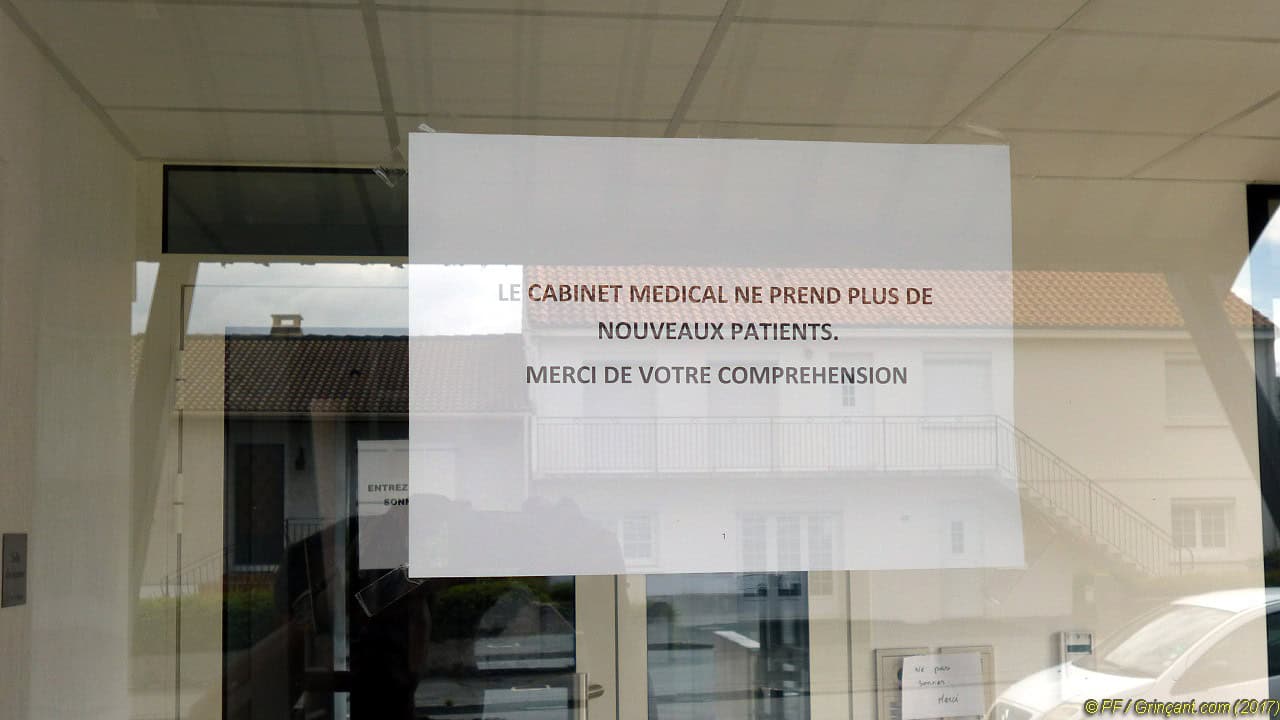Affiche à l'entrée "Le cabinet médical ne prend plus de nouveaux patients"