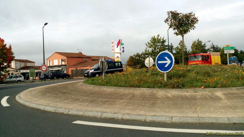 Convoi exceptionnel - Véhicule de gendarmerie