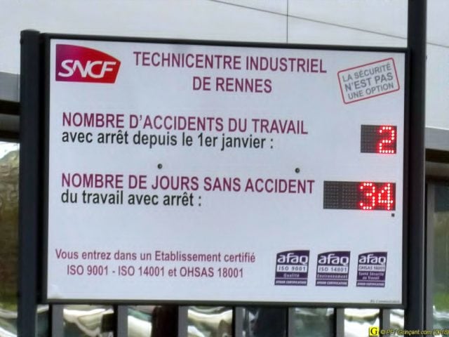 Panneau d'accueil SNCF « Accidents du travail »...