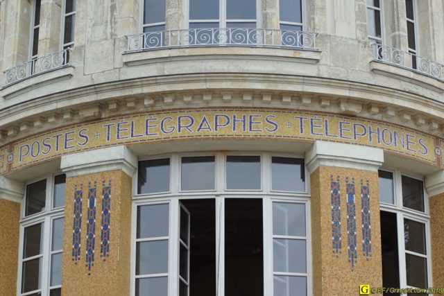 Façade « POSTES –TÉLÉGRAPHES – TÉLÉPHONES » (en mosaïques)