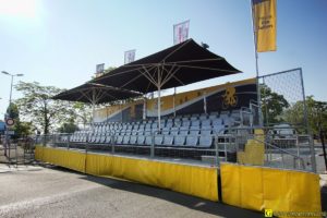 Tribune VIP, vue générale – 1/4