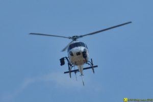 Hélicoptère France TV Sport en vol – 1/4 – (Le blanc, de face)