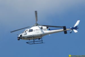 Hélicoptère France TV Sport en vol – 2/4 – (Le blanc, de profil)