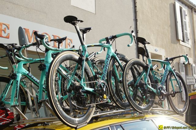 Vélos Bianchi sur voiture