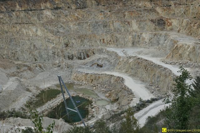 Pelleteuse faisant carrière