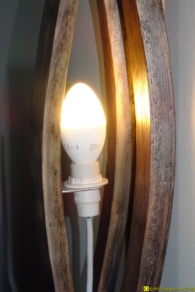 Ampoule LED télécommandable iDual E14 installée