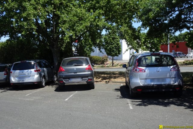 Parking de l'hôpital, c'est un connard ou un enfoiré ? (10/07/2019)