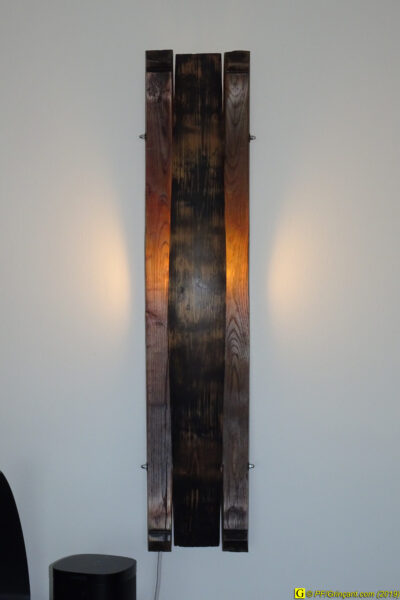 Luminaire (applique) en douelles de tonneau