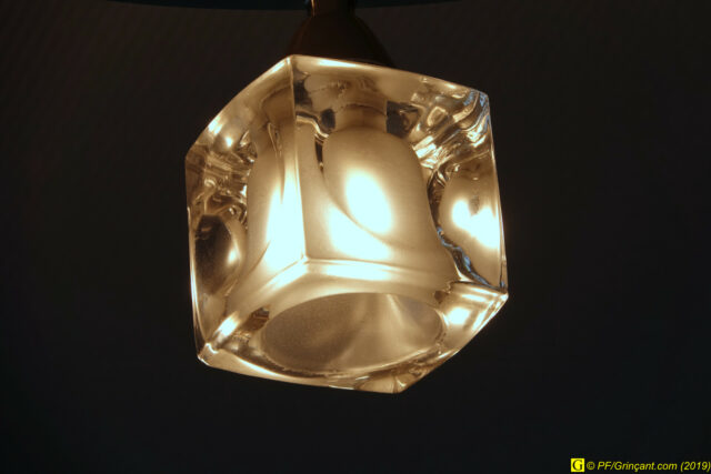 Luminaire au plafond