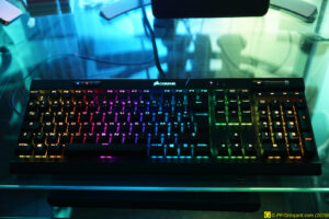 Clavier Corsair K70 RGB MK.2 avec lumière ambiante