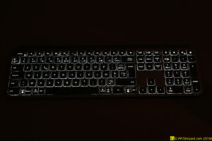 Clavier Logitech MX Keys dans le noir