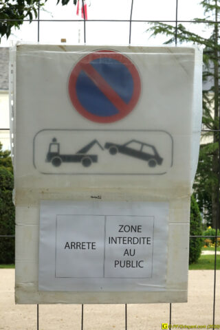 13 – Interdit au public