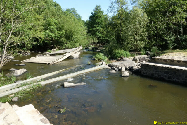 17 – Passerelle emportée par les flots