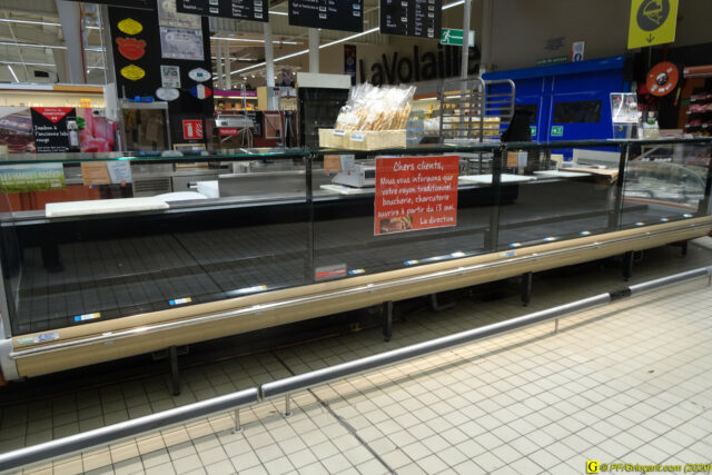 Étal boucherie-charcuterie-traiteur fermé