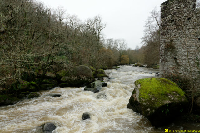 1 – Les flots aux pieds des ruines de la filature
