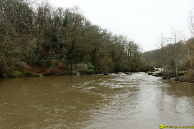 2 – La rivière est en crue