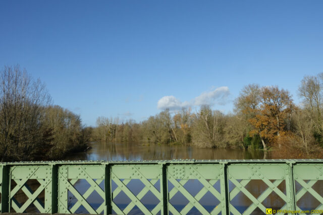Par-dessus la rambarde Eiffel
