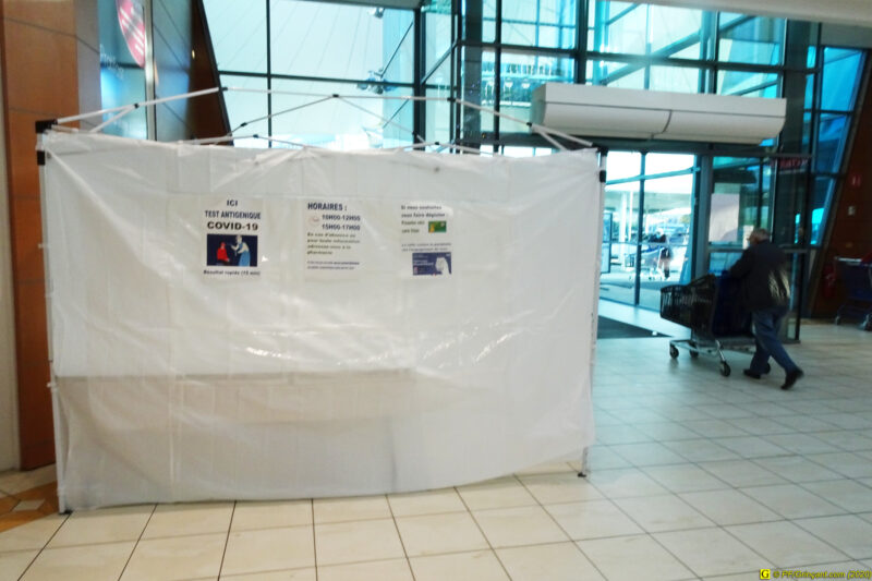 Tente « Test antigénique Covid-19 » dans un centre commercial — 10/12/2020-14h50 (1)