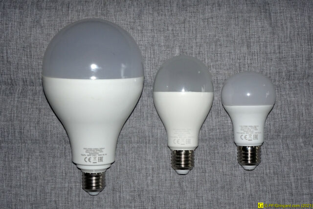 3 ampoules LED, dont une monstrueuse