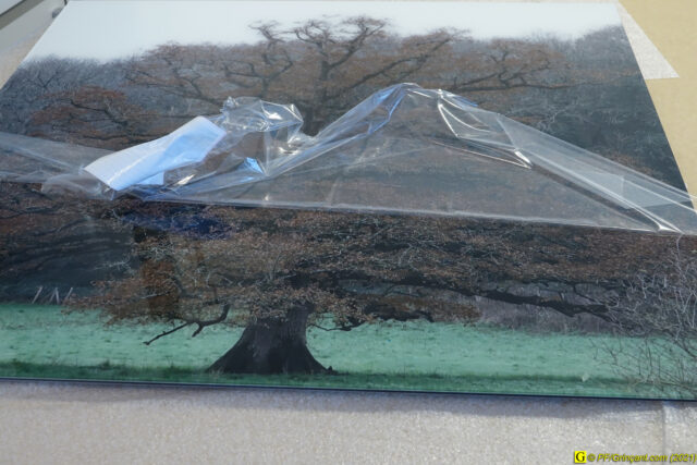 On enlève la protection pour voir le rendu (brillant)