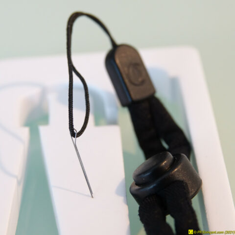 Aiguille pour passer la lanière de la dragonne