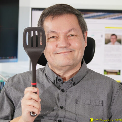 PF/Grinçant, une spatule de cuisine à la main (10/02/2021)