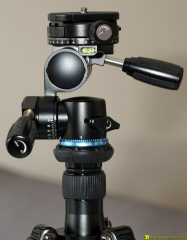 La tête/rotule photo 4D sur son trépied en carbone