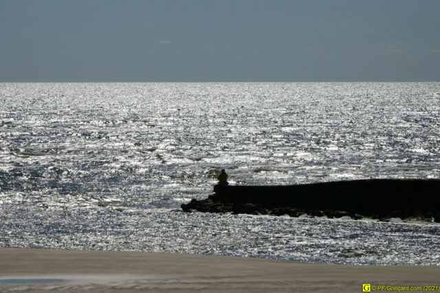 7 — “Loin” – Sur la jetée