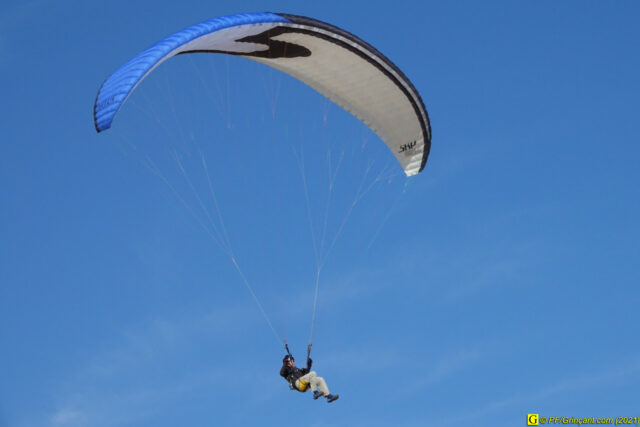 11 — “Loin” – Parapente (2)