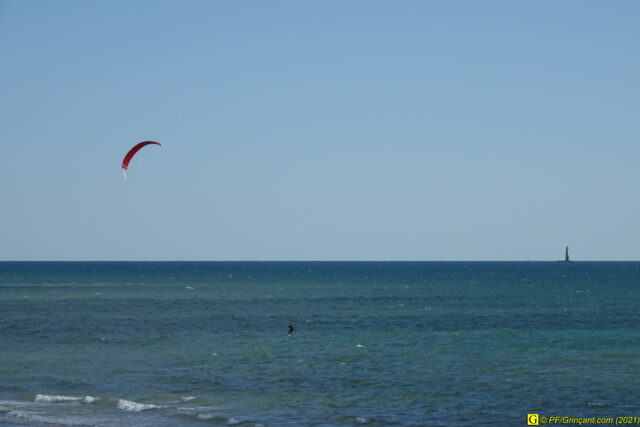 12 — “Loin” – Kitesurf & Phare