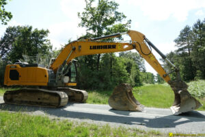 Une pelleteuse Liebherr 922 (1)