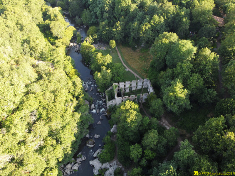 Rivière, filature et vieux chêne (par drone) — 2