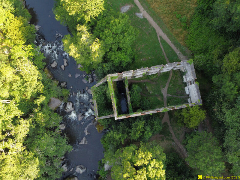 Rivière, filature et vieux chêne (par drone) — 3