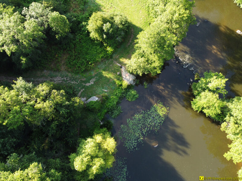 Rivière, filature et vieux chêne (par drone) — 5